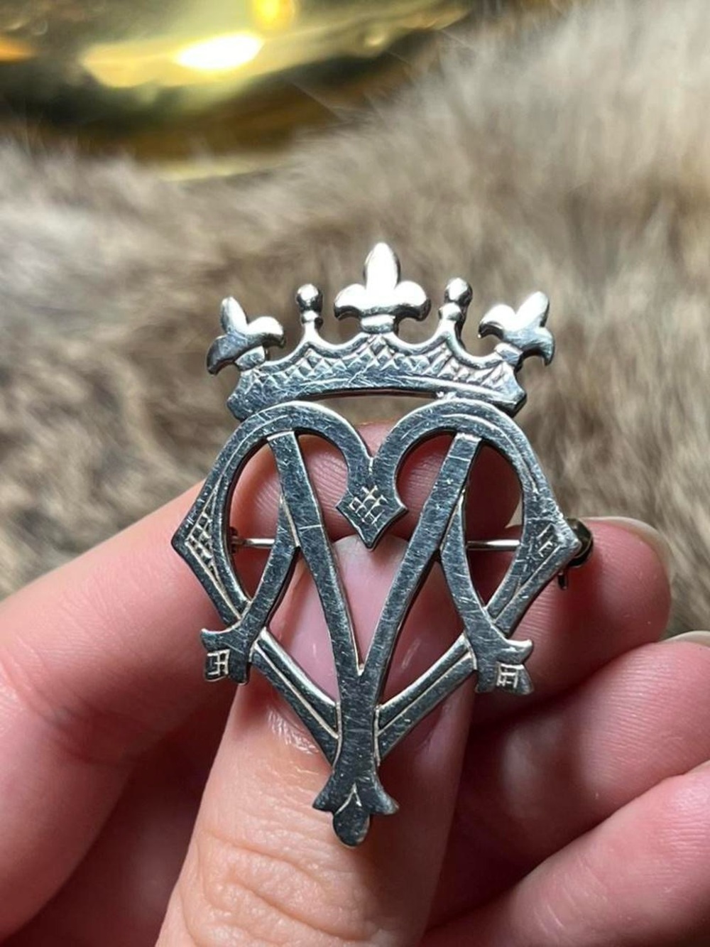Vintage sterling silver Luckenbooth Mary Queen of Scots brooch